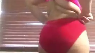 Big ass Paki naked striptease MMS