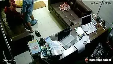Muslim shop owner fucks his servant in Pakistani sex video