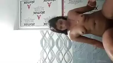 Indian bhabhi bathing video