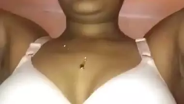 Famous Srilankan TV host fucking in hotel room viral sex