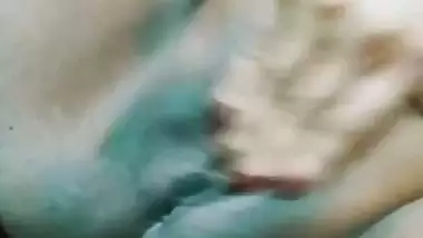 Big ass MILF fingering pussy after showing nude body