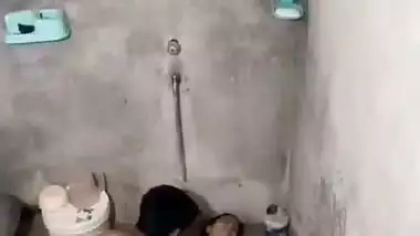 Indian sex MMS of a guy fucking his GF in the bathroom