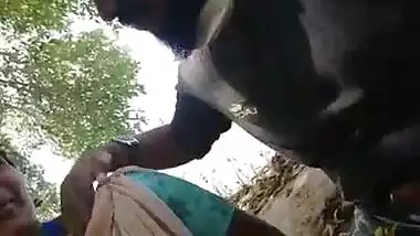 Tamil IT executive sucking dick of BF in park