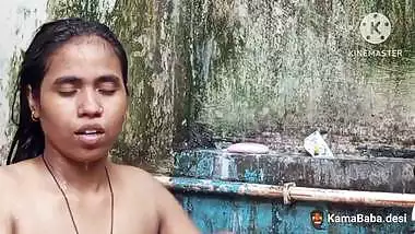 Kinky husband bathing with his nude wife in desi porn