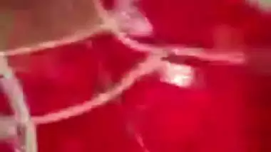 Slim married Tamil wife sharp boobs showing viral MMS