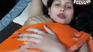 Bhabi Navel Tease On Live