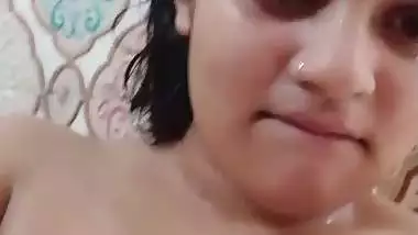 Young pussy fingering by virgin desi college girl