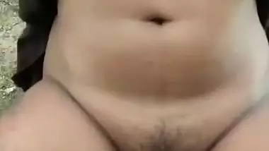 Tamil girl outdoor fucking on the rocks with boyfriend