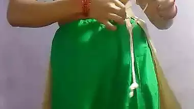 Married lady strips and shows her desi nude body to her BF