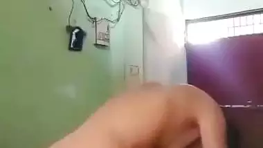 Skinny girl takes a huge dick in an Indian fucking video