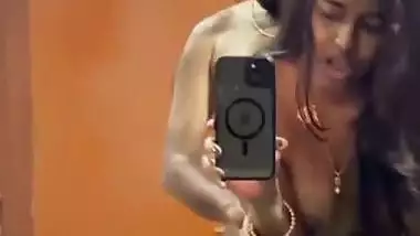 Tamil girl giving handjob to boyfriend in front of mirror