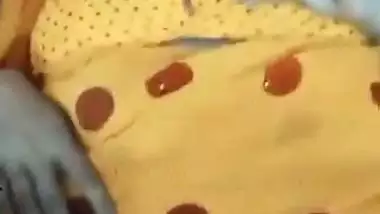 Saree XNXX sex video of yellow saree aunt