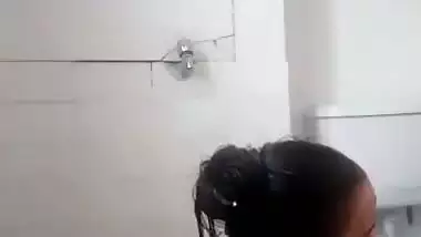 Desi sex video of husband fucking his wife during bath