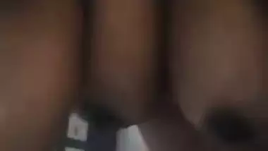 Chubby and dusky desi girl nude video making viral MMS