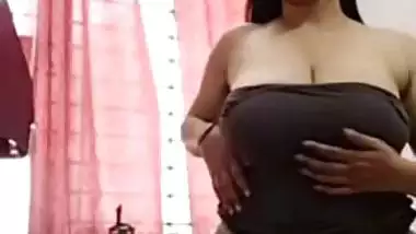 Music class teacher showed huge tits on video call