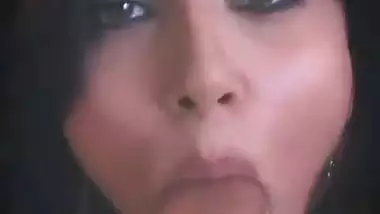 Hot Sunny Leone gives an extreme sensual blowjob