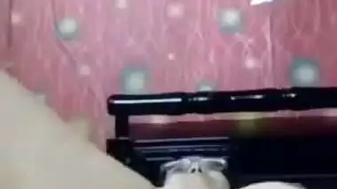 Viral tanker Bengali MILF fingering on video call