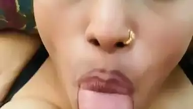 Sexy model gives an Indian blowjob to a rich man