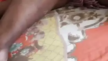 Mature Tamil wife kissing and naked body showing MMS