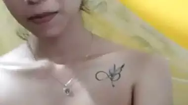 Lankan college teacher nude on video call MMS