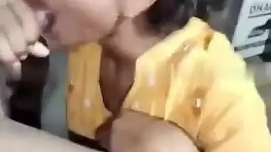 Uncle shoots Niece’s desi sex MMS while sucking his dick