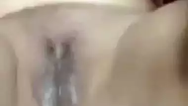 Bhabhi in pink bra goes nude in Bengali viral fingering