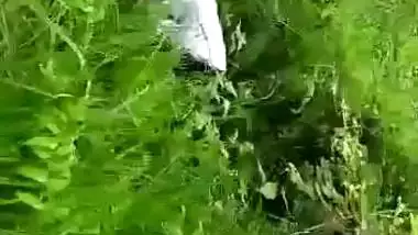 Catches a college couple fucking in an Indian outdoor sex