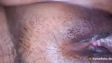 Bhabhi shaves pussy for neighbor’s dick in desi xxx MMS