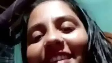 Chubby village aunty shows nude figure on video call