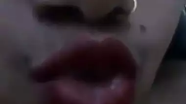 Horny Indian bhabi masturbating MMS selfie