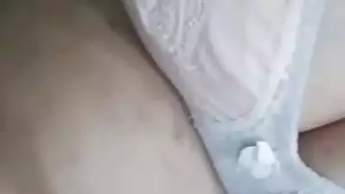 Delhi milf records her nude MMS showing boobs and cunt