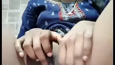 Desi girl rubbing g-spot and fingering in a horny mood