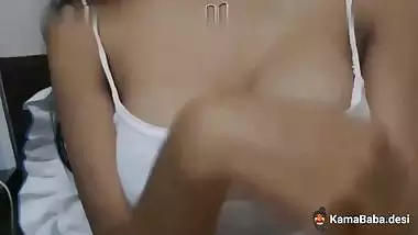 Delhi nude girl records her MMS taking a shower