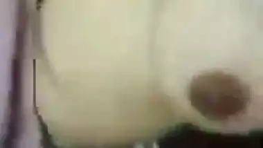 Indian teenage girl showing badi boobs