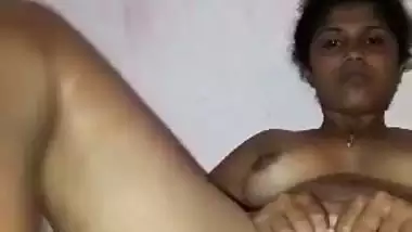 Dehati desi cleaning chut hair using scissors