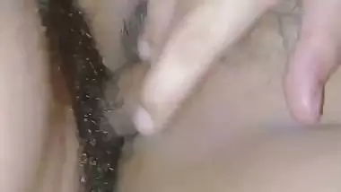 A young guy fills his cum in his GF’s deep cunt