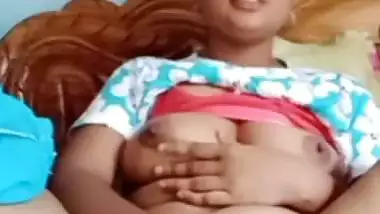 Chubby bhabhi fingering cunt in horny mood viral MMS