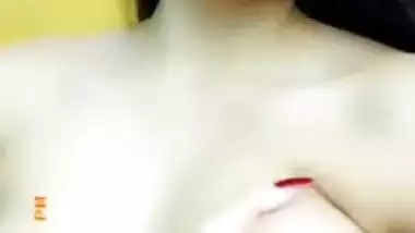 Smoking-hot Desi chick with red lips releases the new porn video