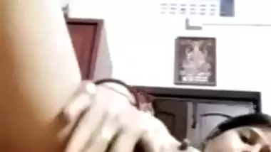 Sexy Bengali beauty rubbing her pussy video