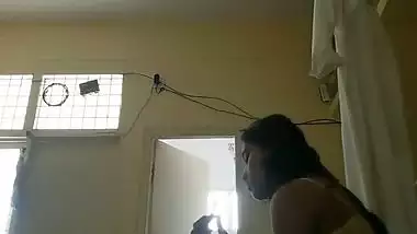 Indian teenage girl naked after shower video