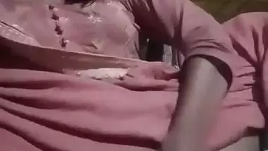 Shy girl fucks her pussy with a brinjal in xxx viral MMS